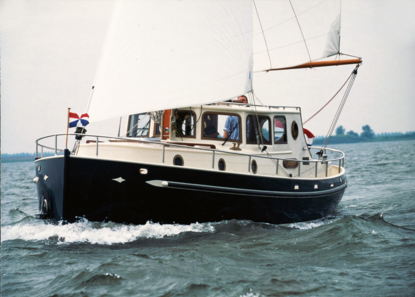 yacht motor sail