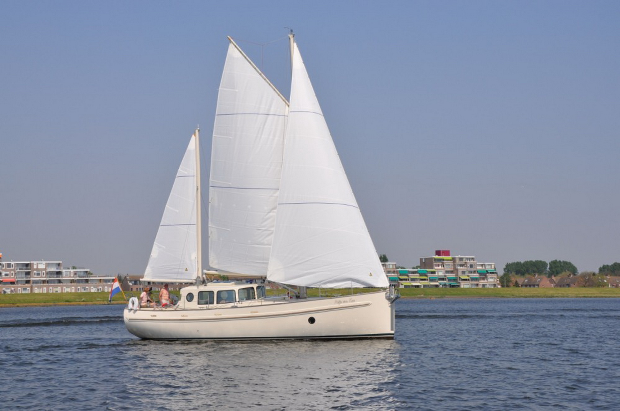 yacht motor sail