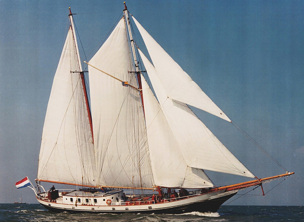 108' schooner 'Amazone'