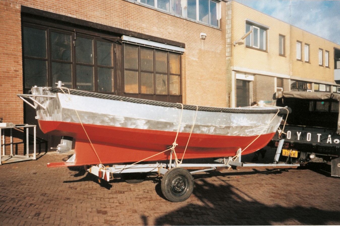 5.35m Electric & Solar Tender