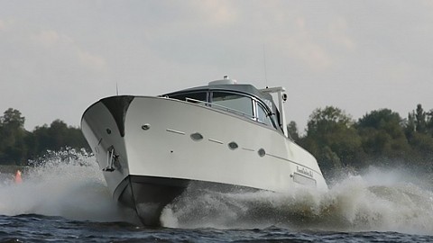 12.6m Power Cruiser