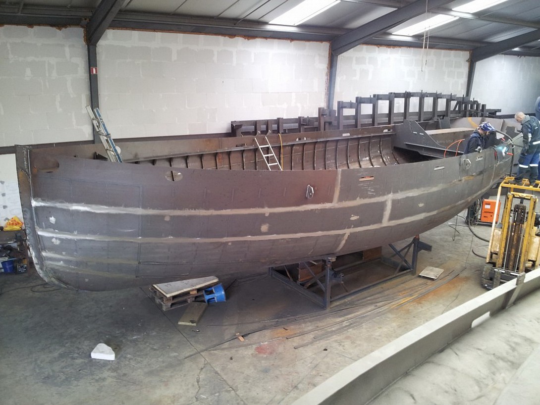 Steel hull Puffin 42